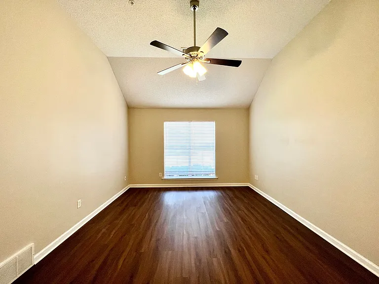 9146 Glen Cv — Photo 12