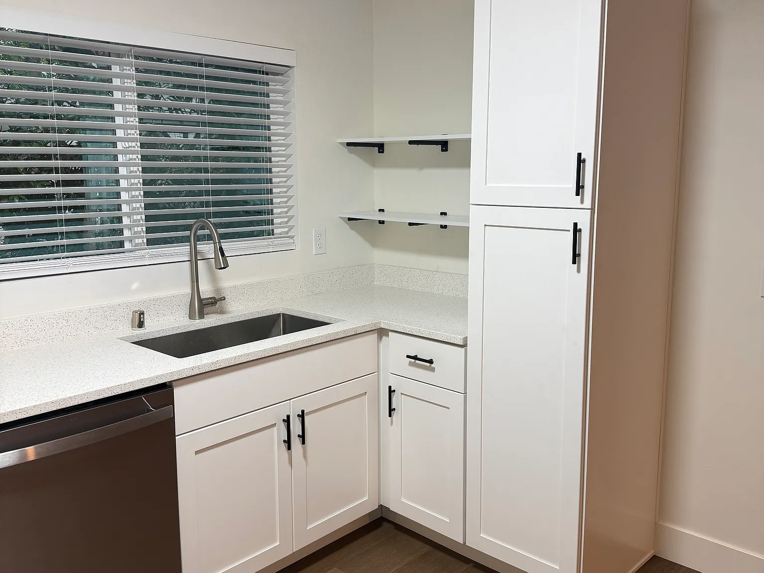 2 bed, 1.5 bath, 812 sqft, $1,625 — Photo 3