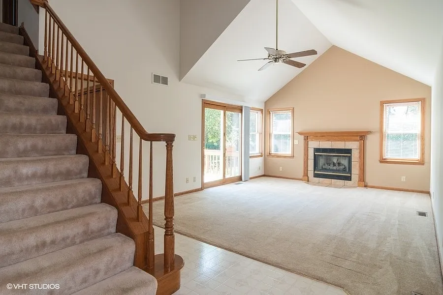 3 bed, 2.5 bath, 1622 sqft, $2,300 — Photo 3