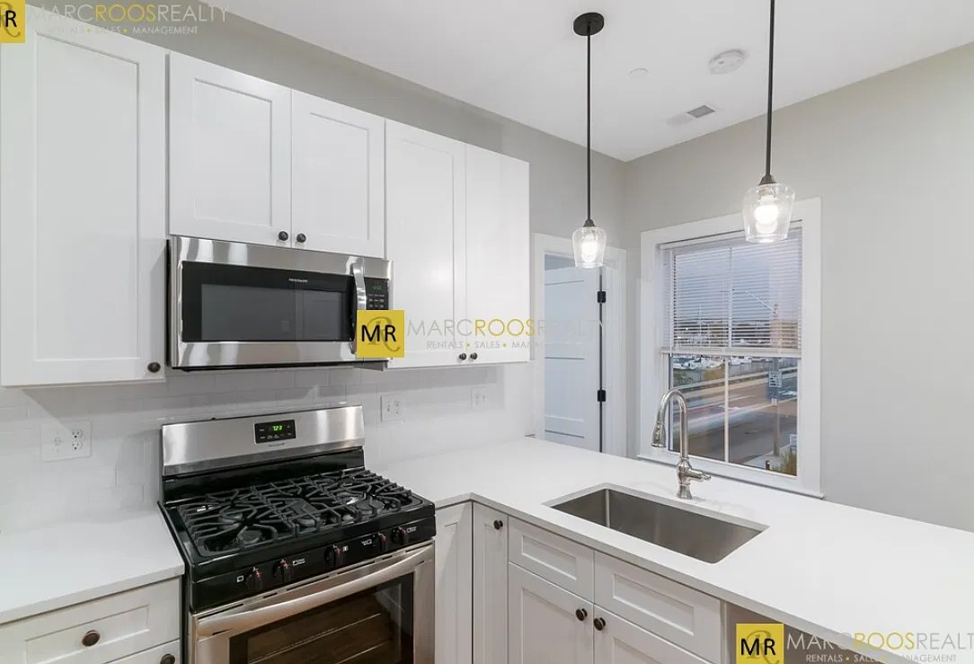 2 bed, 650 sqft, $2,600 — Photo 2