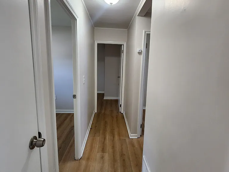 4301 Greenbrier Ln — Photo 14