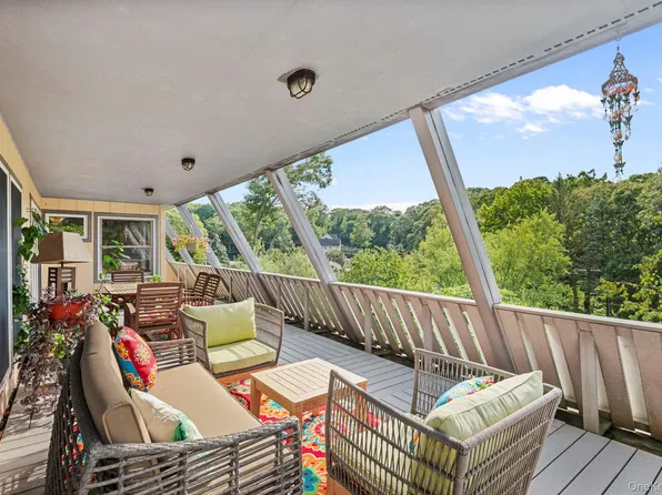 4 Hill Dale Avenue, Miller Place, NY 11764