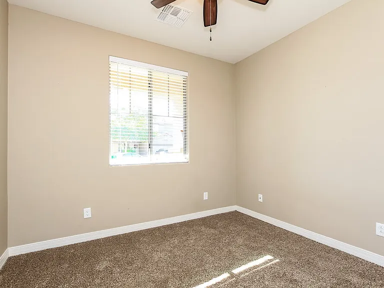 2534 W Beverly Rd — Photo 9