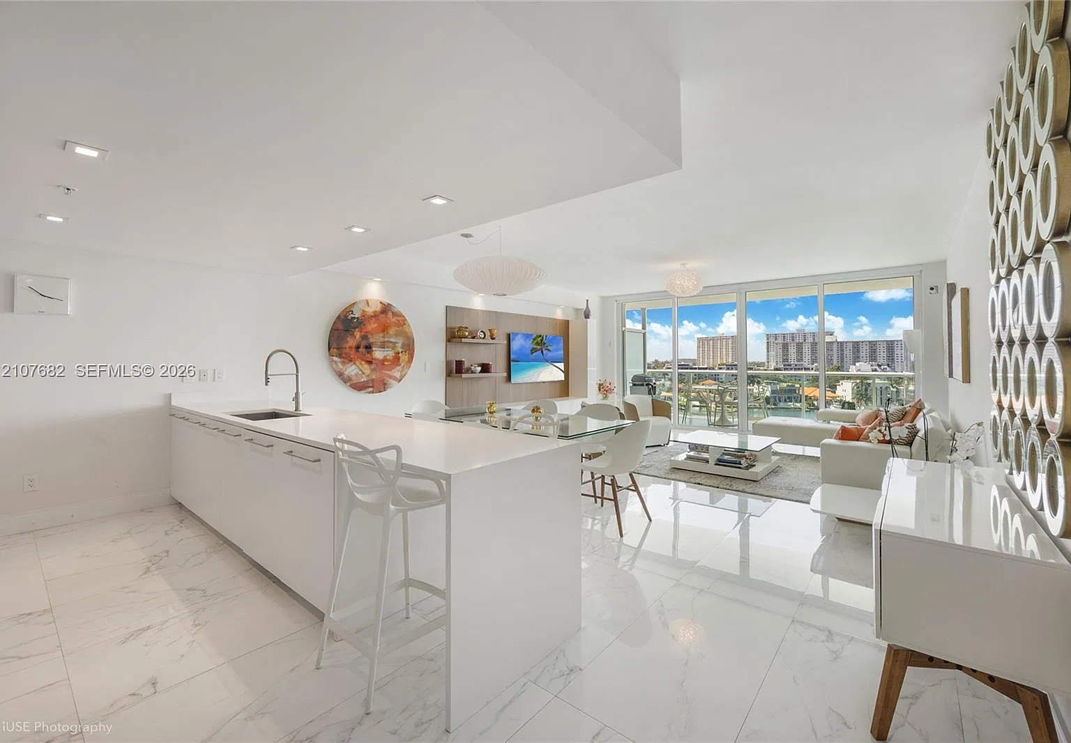 400 Sunny Isles Condo Wes — Photo 2