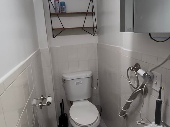 3rd image of 212-214 High St #212