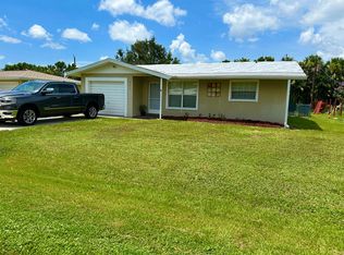 885 Lake McGregor Dr, Fort Myers, FL 33919