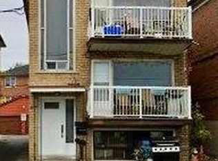 132 Portland St #3, Toronto, ON M8Y1B2