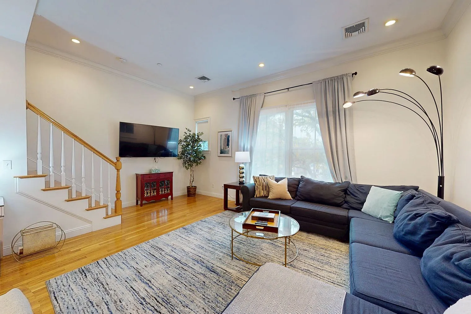 3 bed, 2.0 bath, 990 sqft, $11,923 — Photo 1