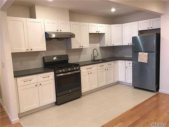 3rd image of 135-17 Northern Blvd #5E