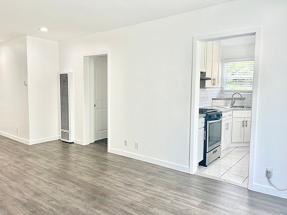 4th image of 7120 Hawthorn Ave APT 1