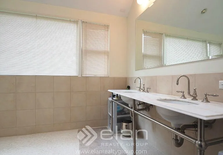 1851 W Larchmont Ave — Photo 16