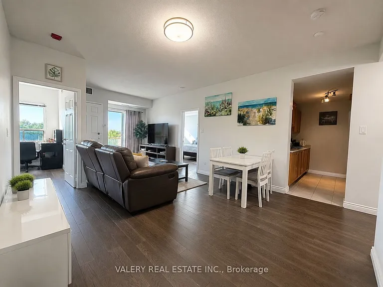 778 Sheppard Ave W #402 — Photo 4