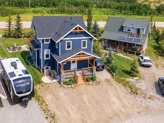 2nd image of 216 Cottageclub Cres