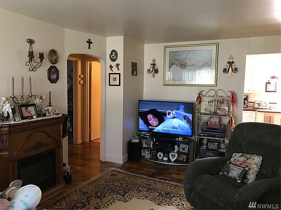 3rd image of 4006 E J St