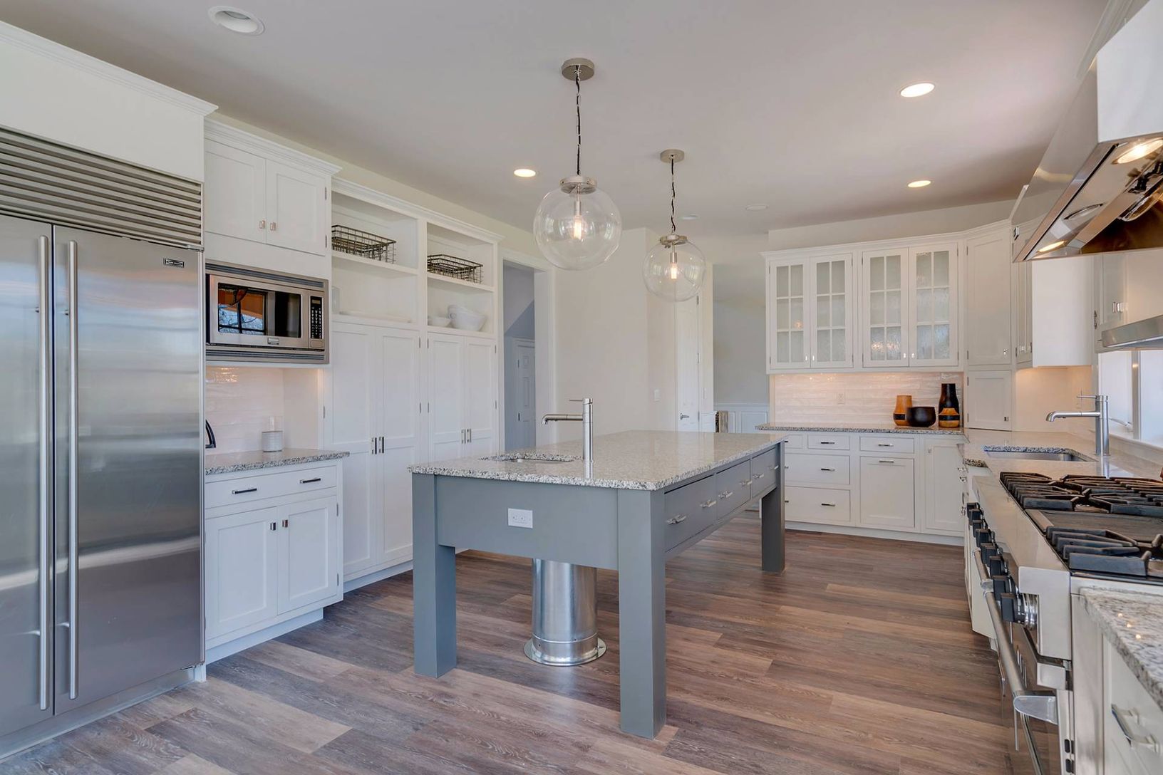  Chef's kitchen with designer appliances