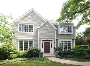 1435 N McKinley Rd, Lake Forest, IL 60045