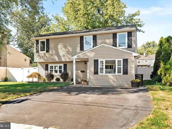 44 Livingston Dr, Hamilton, NJ 08619