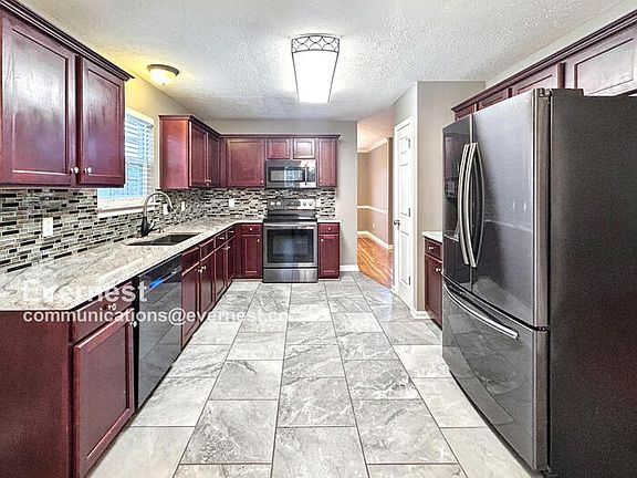 2nd image of 3420 Chateau Valley Ln