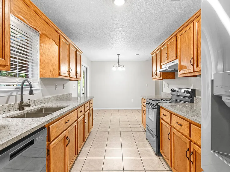 502 Hyde Park Dr — Photo 12