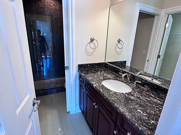 5th image of 3409 W Horatio St Unit 113