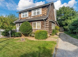 20 Cedar Rd, Inwood, NY 11096