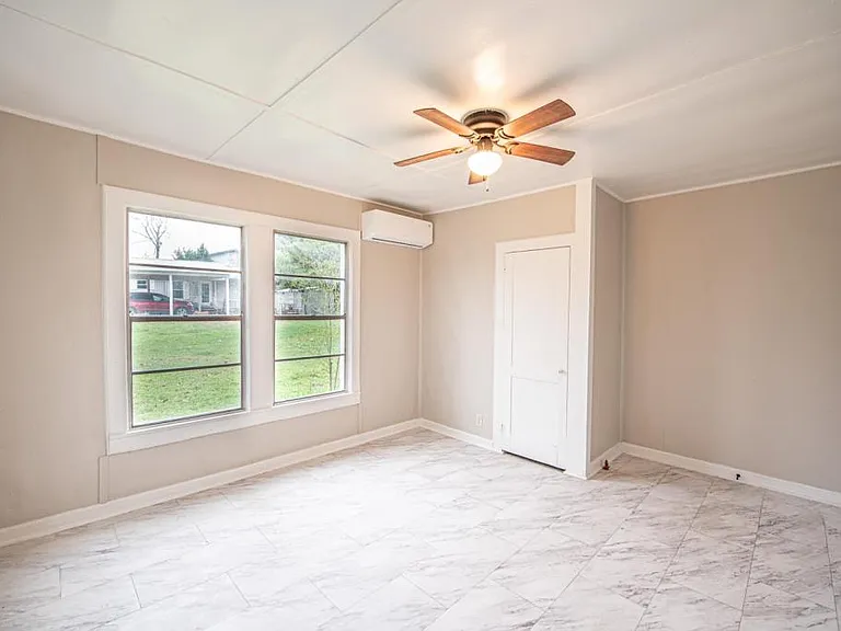 1608 W State Highway 21 — Photo 14
