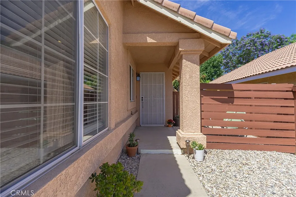 3 bed, 1318 sqft, $2,395 — Photo 3