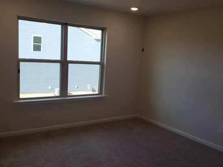 1004 Maylen Trce — Photo 5