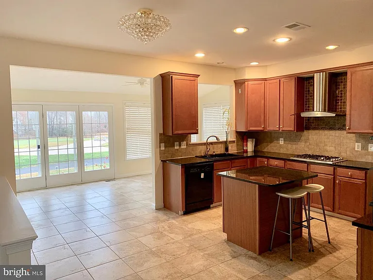 20242 Hidden Creek Ct — Photo 3