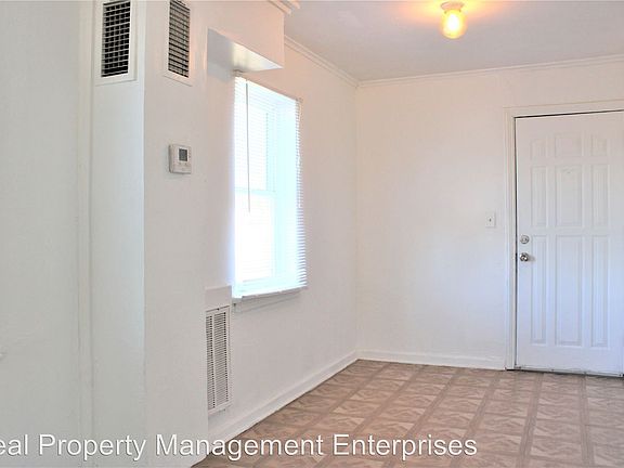 3rd image of 2813 N Lyons Dr
