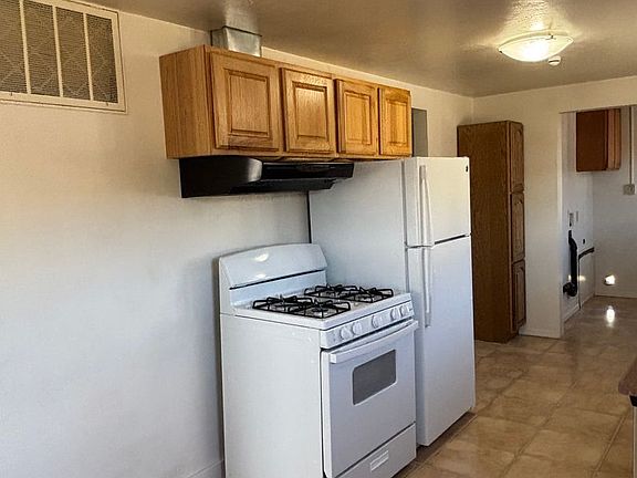3rd image of 3907 Jason Ave