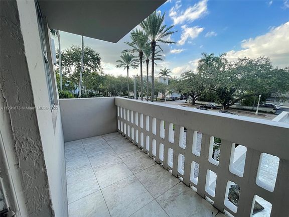 5th image of 90 Edgewater Dr APT 202