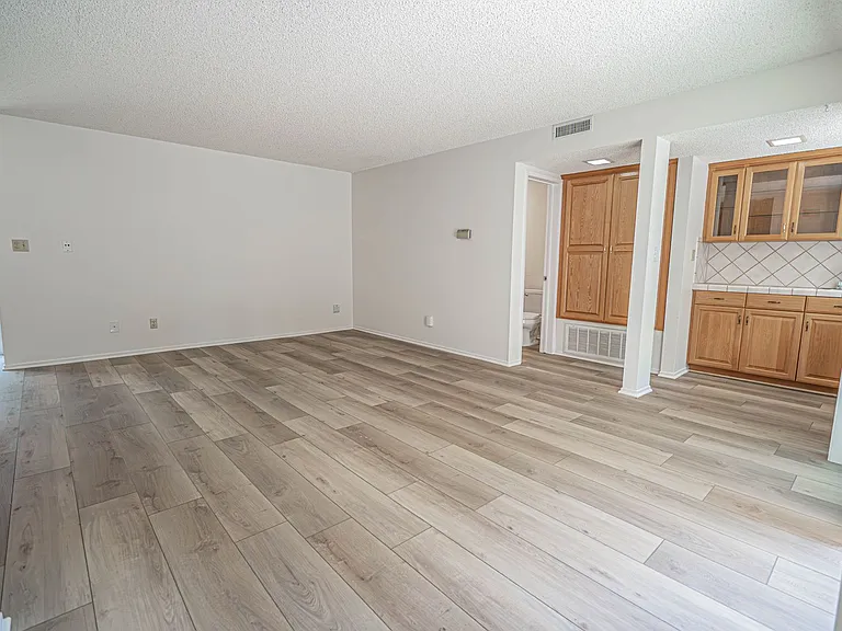 22210 James Alan Cir #8 — Photo 6