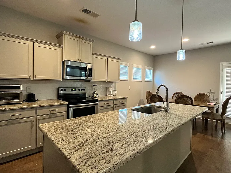 1955 Boxwood Way — Photo 8
