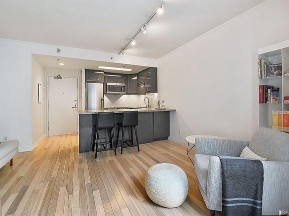 4th image of 240 Lombard St APT 635