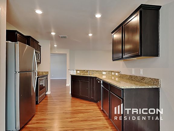 4th image of 1520 Swan Lake Cir