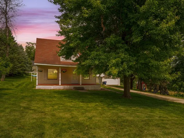 902 2nd St, Kenyon, MN 55946