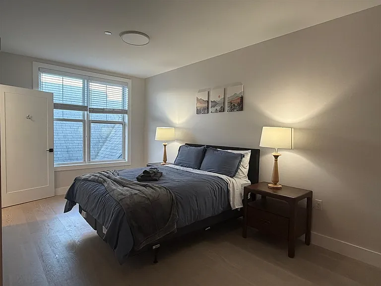 425 Border St #405 — Photo 13
