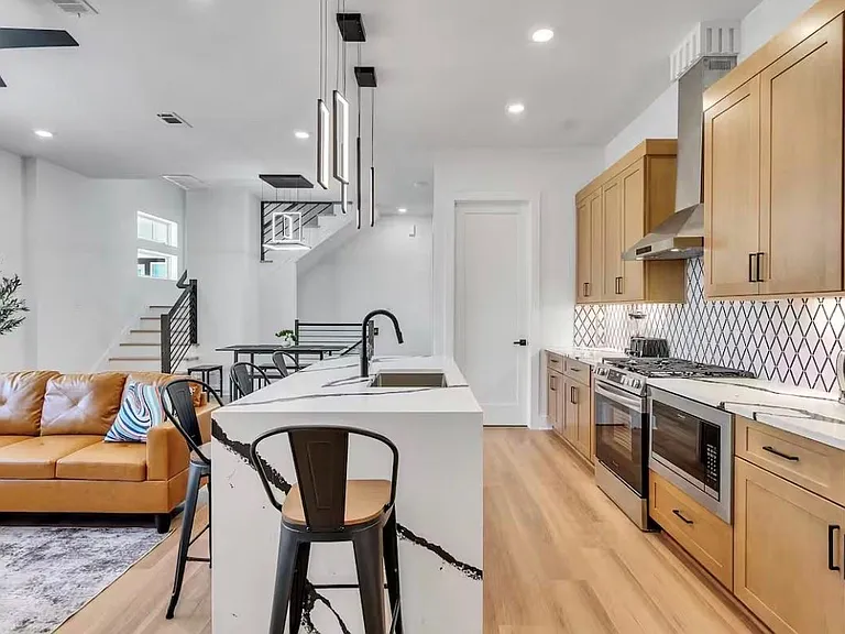 2711 Berry St — Photo 21