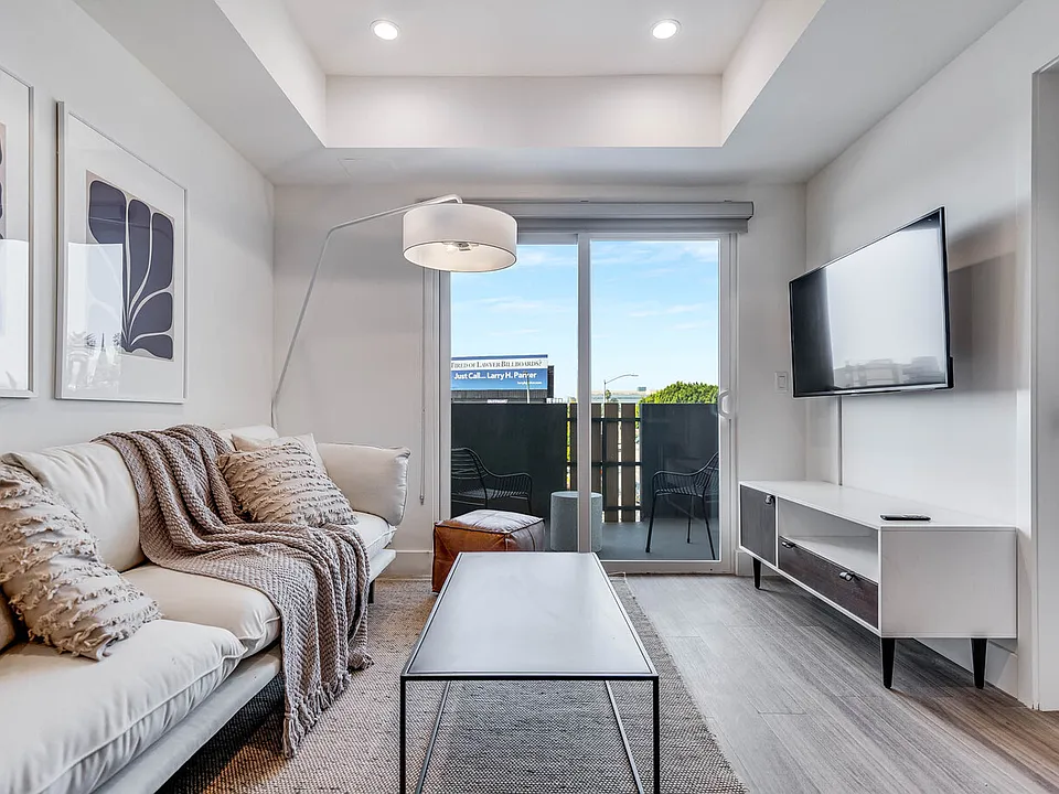 3+3 - Living Room