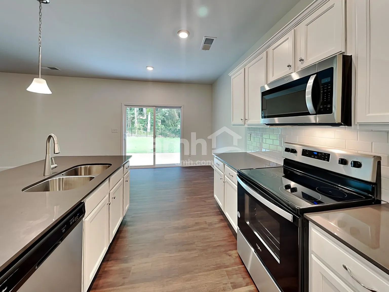 4 bed, 2.5 bath, 2297 sqft, $2,725 — Photo 3
