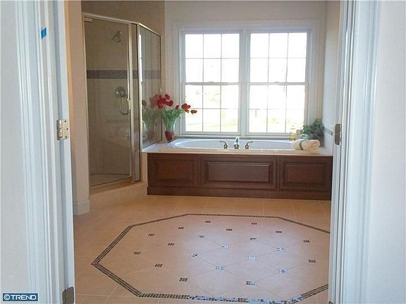 4th image of 105 Galvin Cir