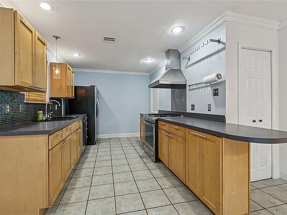5th image of 4104 Haring Rd