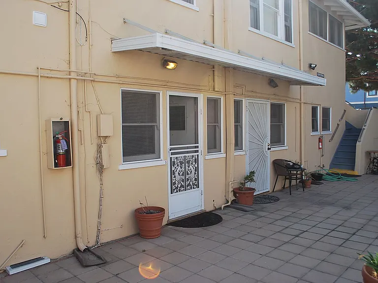 847 Poli St — Photo 24