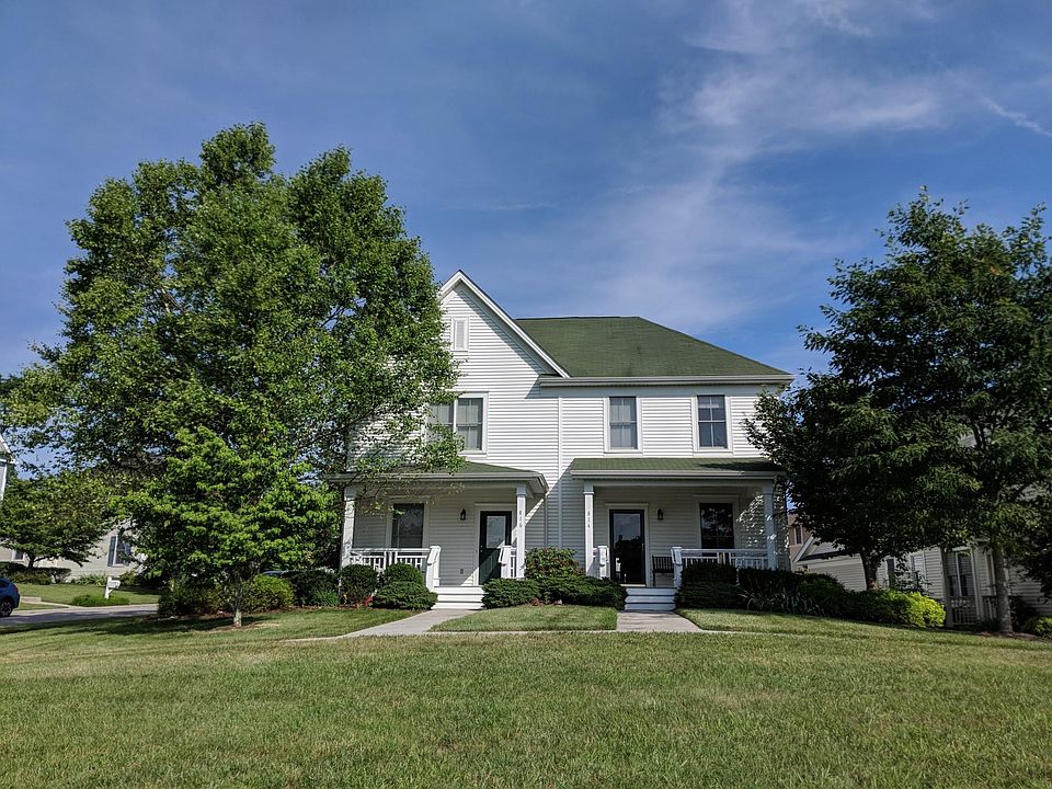 1st image of 814 Village Way N