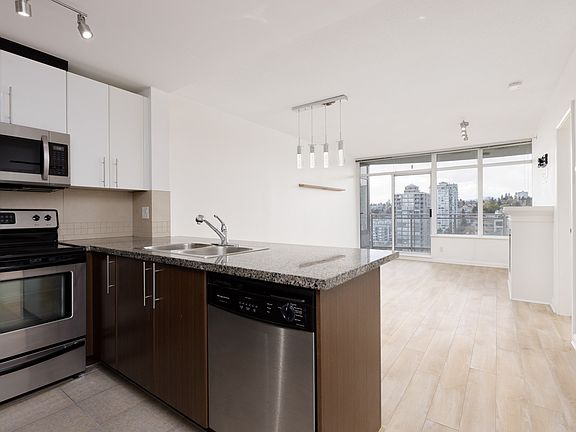 2nd image of 898 Carnarvon St #2207