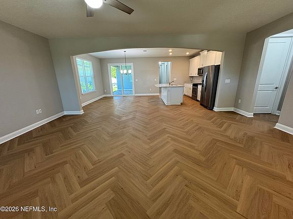 4th image of 247 DAYDREAM Avenue
