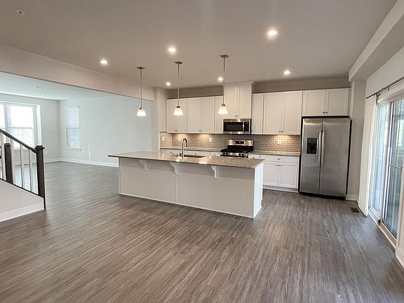 2nd image of 5947 Eaglehead Dr