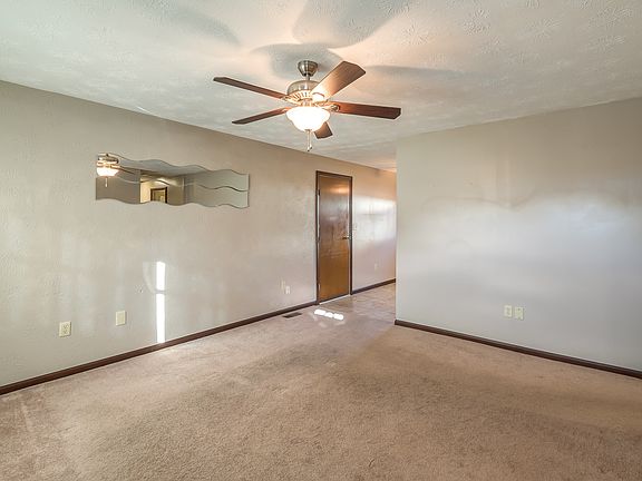 4th image of 6 Hawthorne Dr