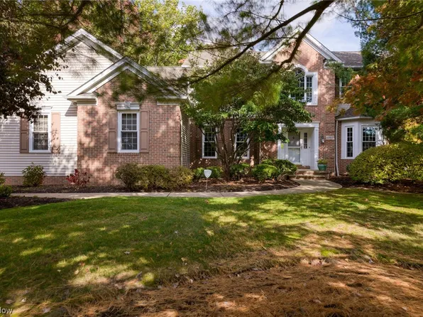 6883 Silkwood Ln, Solon, OH 44139